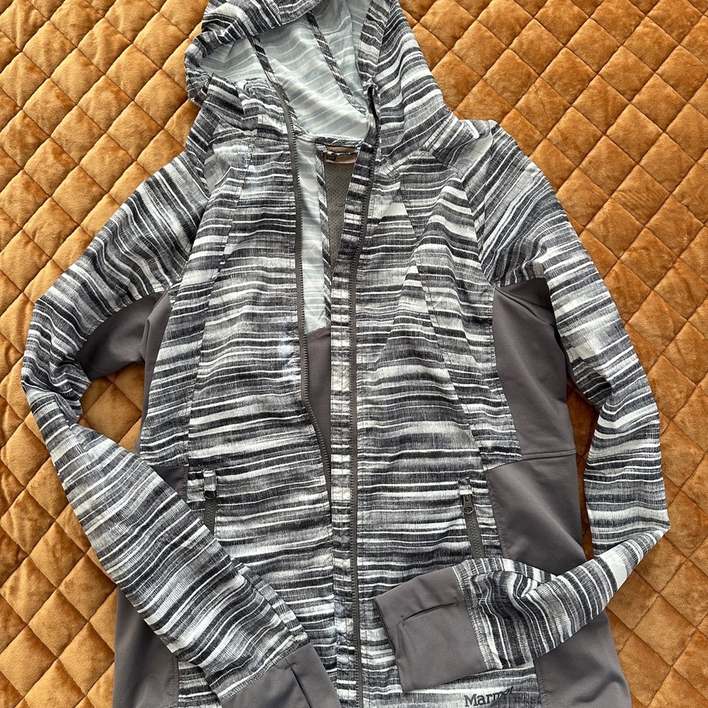 Marmot Gray striped jacket with Hood and Long Sleeves size medium